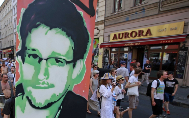 Titkos adatgyűjtés - Snowden úgy érzi, teljesítette küldetését