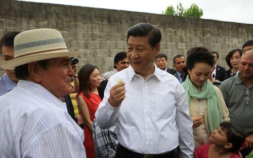 Egyszerű átlagemberként ebédelt egy pekingi étkezdében a kínai elnök