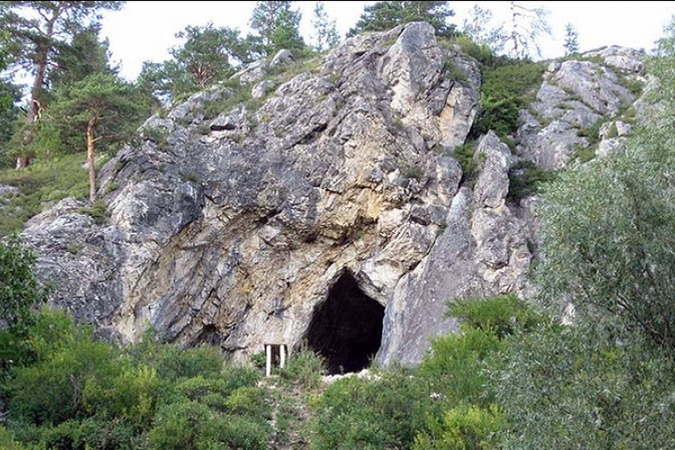 Ősi emberi csonttöredékeket fedeztek fel az Altaj-hegység barlangjában