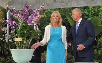 Orchideát neveztek el az amerikai alelnökről Szingapúrban