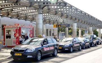 A Főtaxi támogatja autóinak sárgára színezését