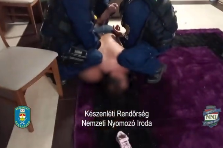 Gyerekei anyját prostitúcióra kényszerítette, munkásait kizsákmányolta