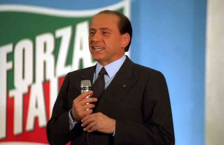 Berlusconi politikai tavaszt hirdetett meg a Forza Italia újjászületésével
