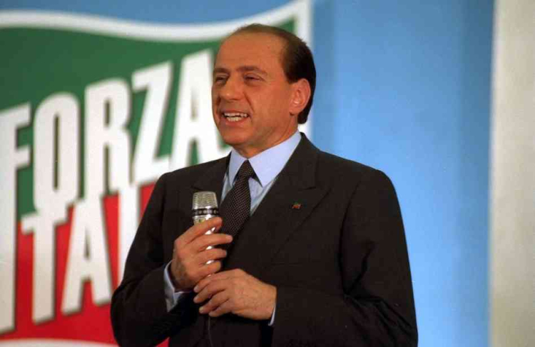 Berlusconi politikai tavaszt hirdetett meg a Forza Italia újjászületésével