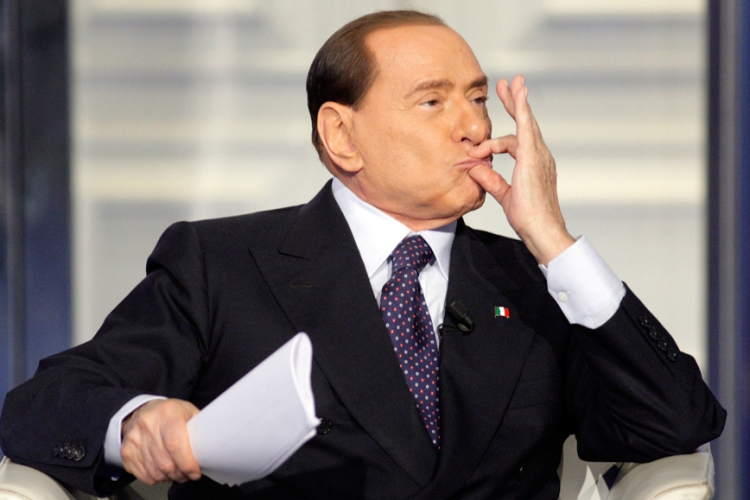 Berlusconi pártját megosztja a kormánybuktatás