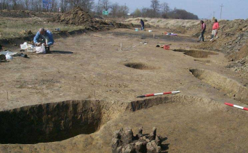 Egyedülálló római kori bronzmécses került elő Aquincumból