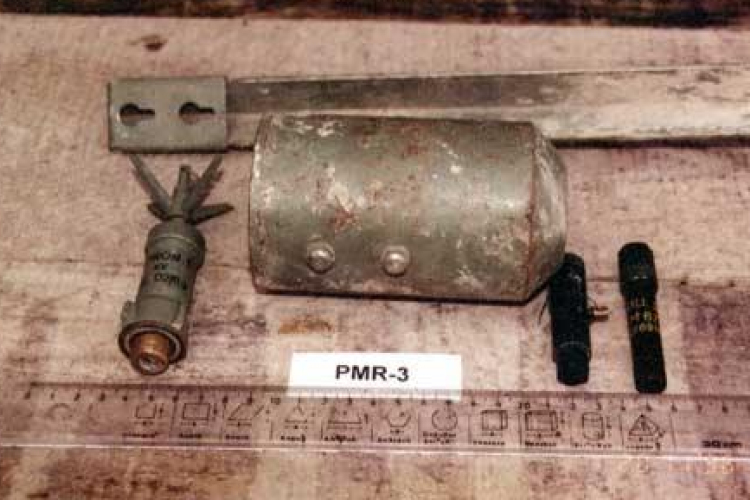 Taposóakna-gyújtószerkezetet vitt be a rendőrségre egy férfi