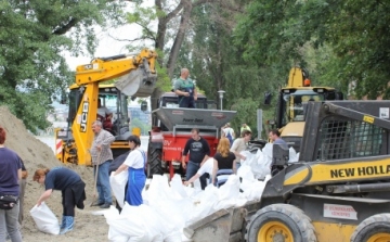 Az önkormányzat 8,7 millióval támogatja az árvízi védekezést