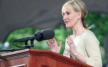 Inézetekben hagyott kelet-európai gyerekeket ment J. K. Rowling