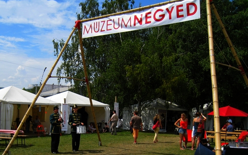 Sziget - Művészet, tudomány és kísérletek a Múzeumi negyedben