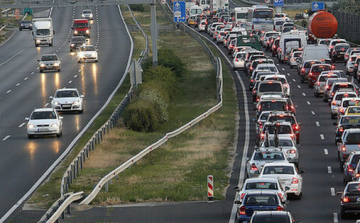 Erős forgalom várható az utakon az ünnepek alatt