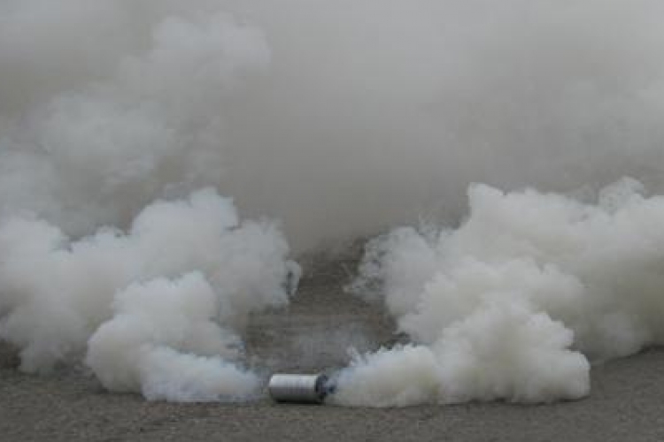 Könnygázgránáttól sérültek meg gyermekek egy rendőrségi bemutatón