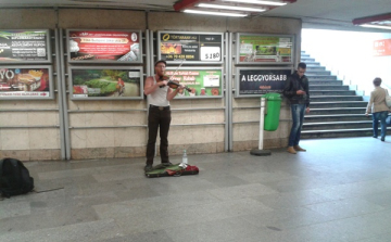 Külföldi srácok zenélnek a Nyugati pályaudvar aluljárójában- videóval!