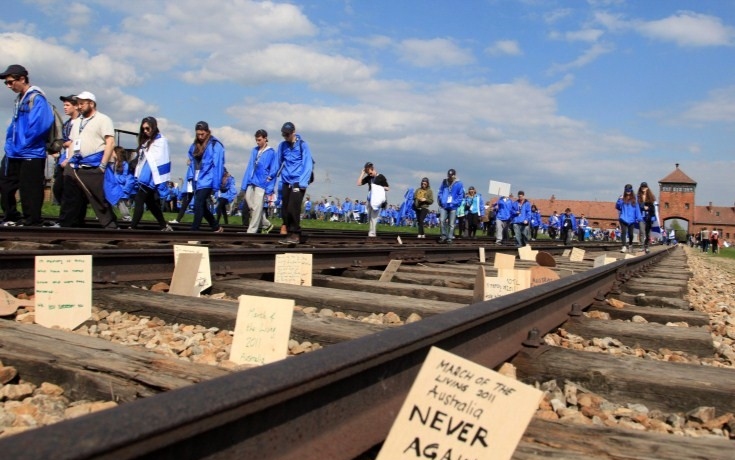 Kétszáz magyar fiatal indul Auschwitzba, az Élet menetére