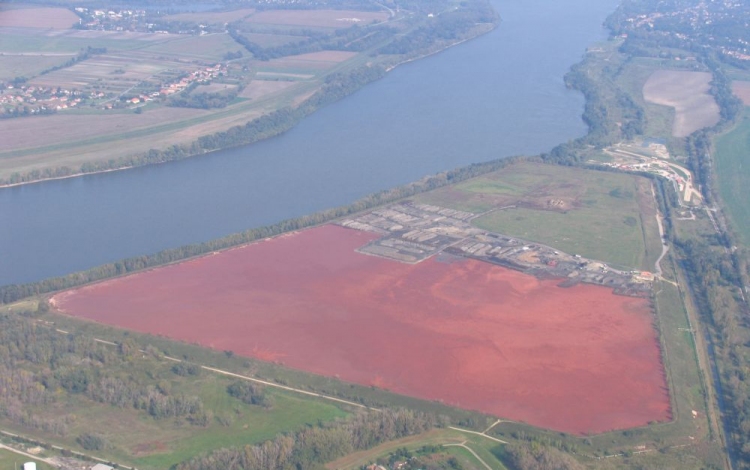 Nyakunkba zúdulhat a sok millió tonna vörösiszap?