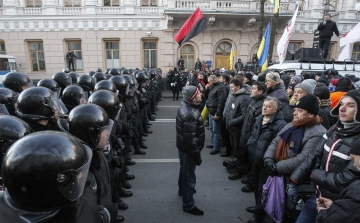 Ukrajnai tüntetések - Nagygyűlés helyett spontán tízezres tüntetés Kijevben