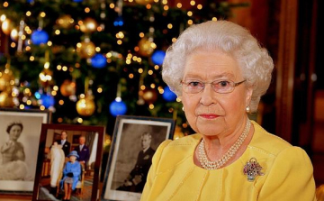 Az emlékezés, a számvetés fontosságát hangsúlyozta karácsonyi üzenetében a brit uralkodó