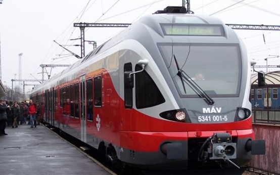 Aláírták a 10 évre szóló vasúti személyszállítási közszolgáltatási szerződést