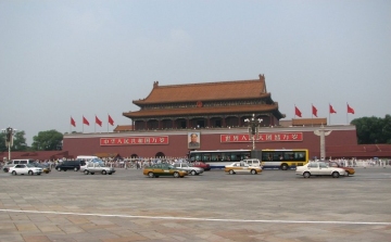A tömegbe hajtott egy autó a pekingi Tienanmen téren, halottak