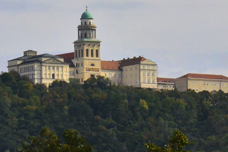 Augusztus 20. - Kiállítás és koncert Pannonhalmán, bemutatkoznak a világörökségi helyszínek