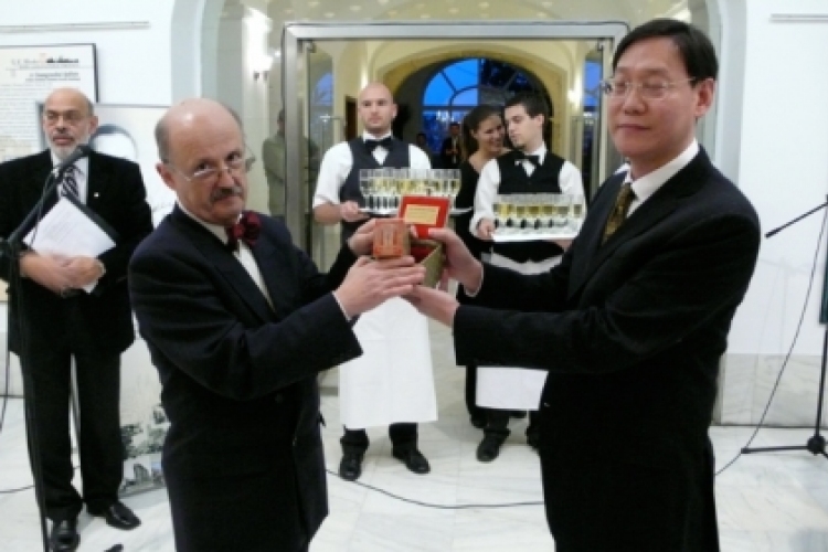Kínai nyelvű Hudec László-monográfiát mutattak be Sanghajban