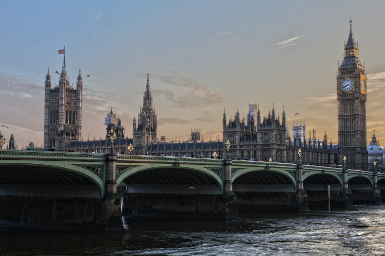 Meredeken csökkent a londoniak várható élettartama a koronavírus-járvány miatt