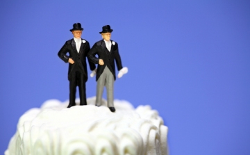 Perli az anglikán egyházat egy homoszexuális pár a templomi esküvő tiltása miatt