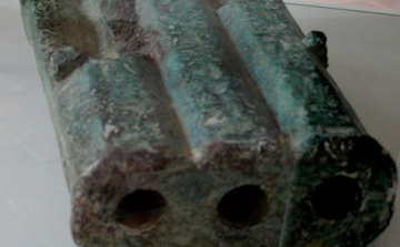 Több száz éves ágyút hoztak fel régészek a horvát Dél-Adria mélyéről