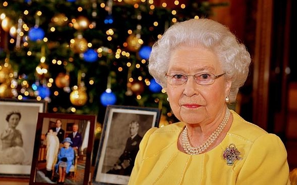  Az emlékezés, a számvetés fontosságát hangsúlyozta karácsonyi üzenetében a brit uralkodó