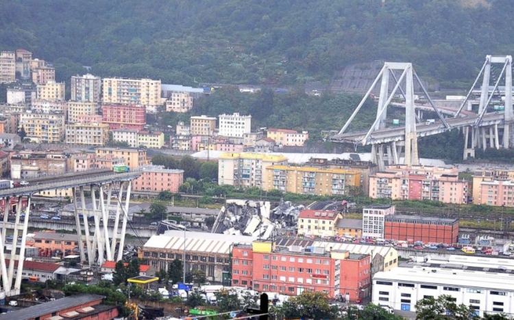 Elkezdődött a leomlott híd lebontása Genovában