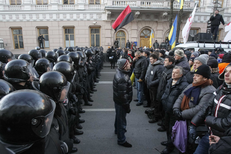 Ukrajnai tüntetések - Nagygyűlés helyett spontán tízezres tüntetés Kijevben