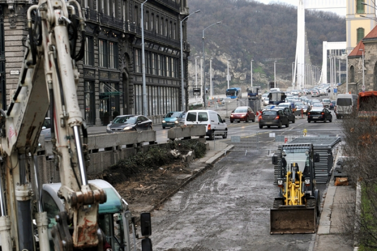 Ferenciek tere - Több környező utca forgalma is változik az átépítés miatt
