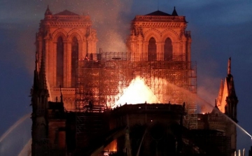 Vita alakult ki a Notre-Dame huszártoronyának újjáépítéséről