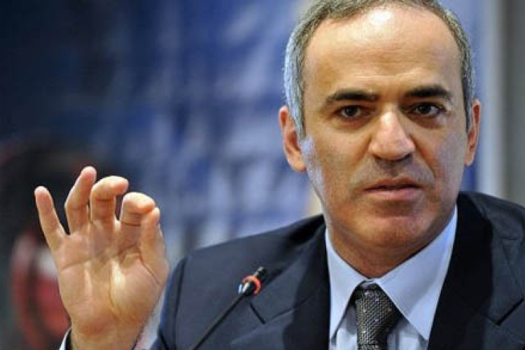 Kaszparov megpályázza a FIDE elnöki székét