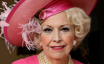 Barbara Cartland eddig kiadatlan 160 műve jelenik meg