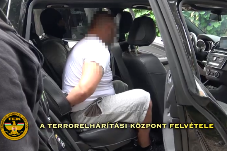 LŐFEGYVERT KERESTEK, MÁST TALÁLTAK A RENDŐRÖK