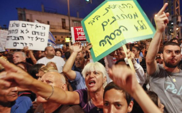 Több tízezer afrikai menekült tüntet Tel-Aviv központjában jogaiért