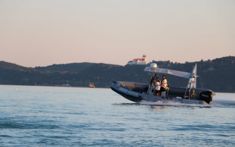 Megtalálták a Balatonban eltűnt fiúk holttestét