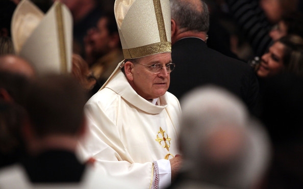 Ferenc pápa felmentett egy konzervatív bíborost egy befolyásos vatikáni bizottságból