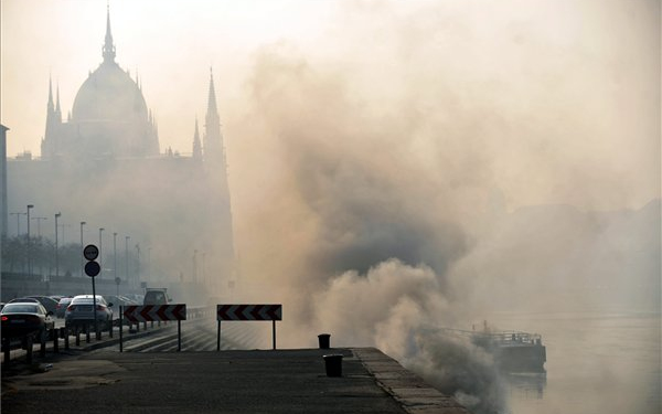 Szálló por - Kedden elrendelhetik a szmogriadó riasztási fokozatát Budapesten