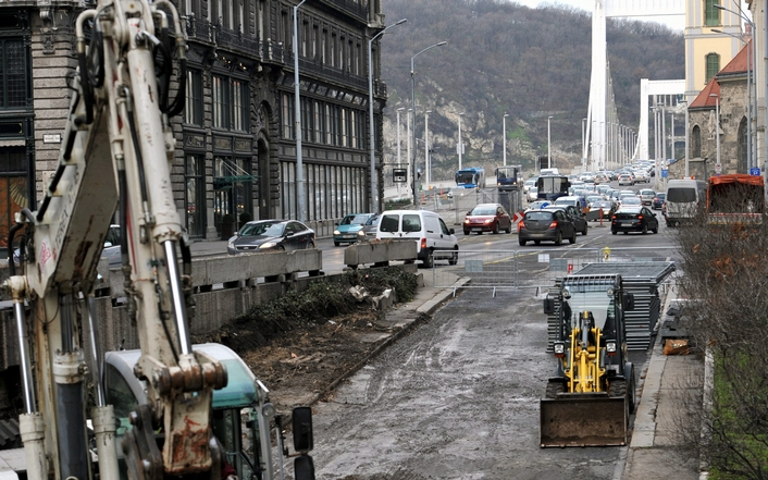 Ferenciek tere - Több környező utca forgalma is változik az átépítés miatt