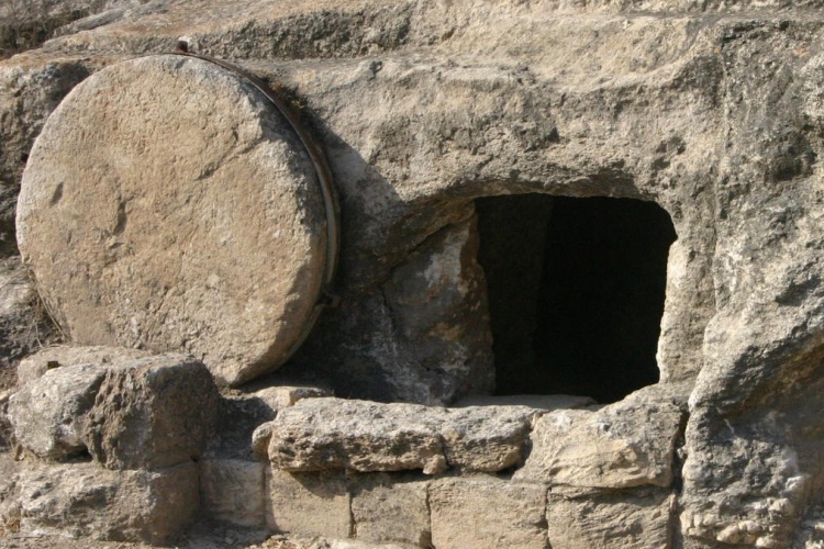 Több száz év után felnyitották a Jézus sírja fölötti márványlapot