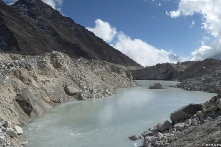 Veszélyt jelentenek a Mount Everest gleccsereinél terjeszkedő tavak